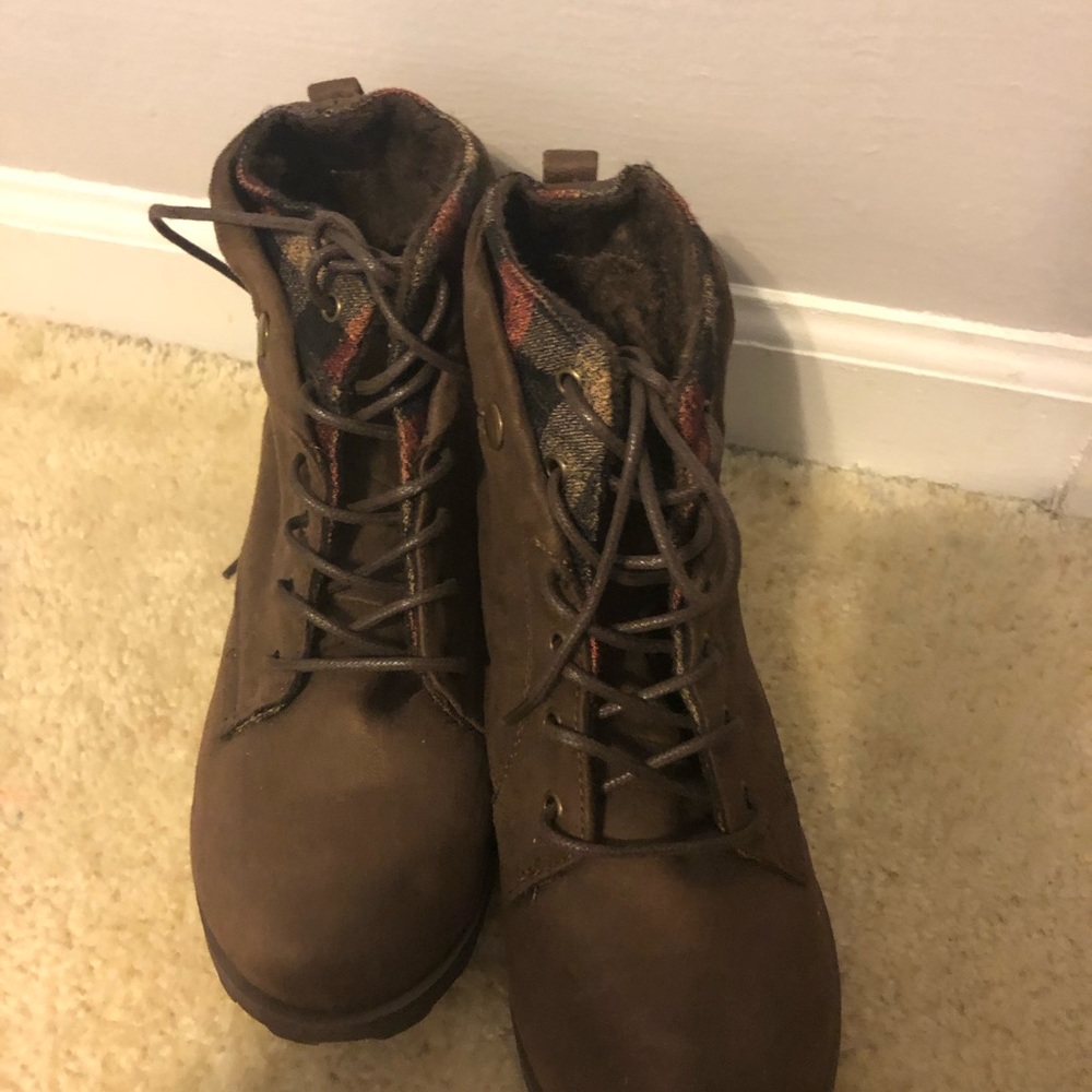 Boots - Picture 3 of 5